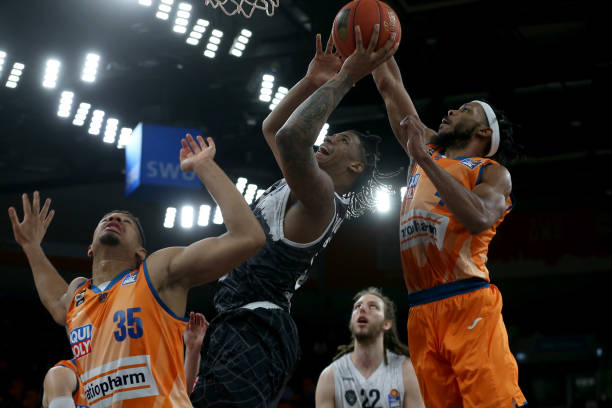 队稳住局势 队稳住局势