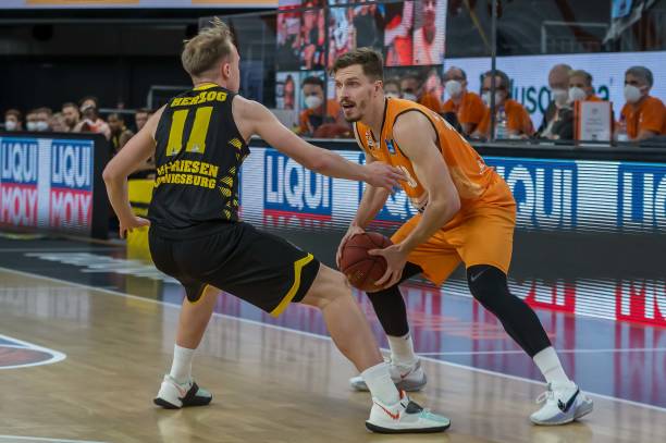 同样不容小 同样不容小