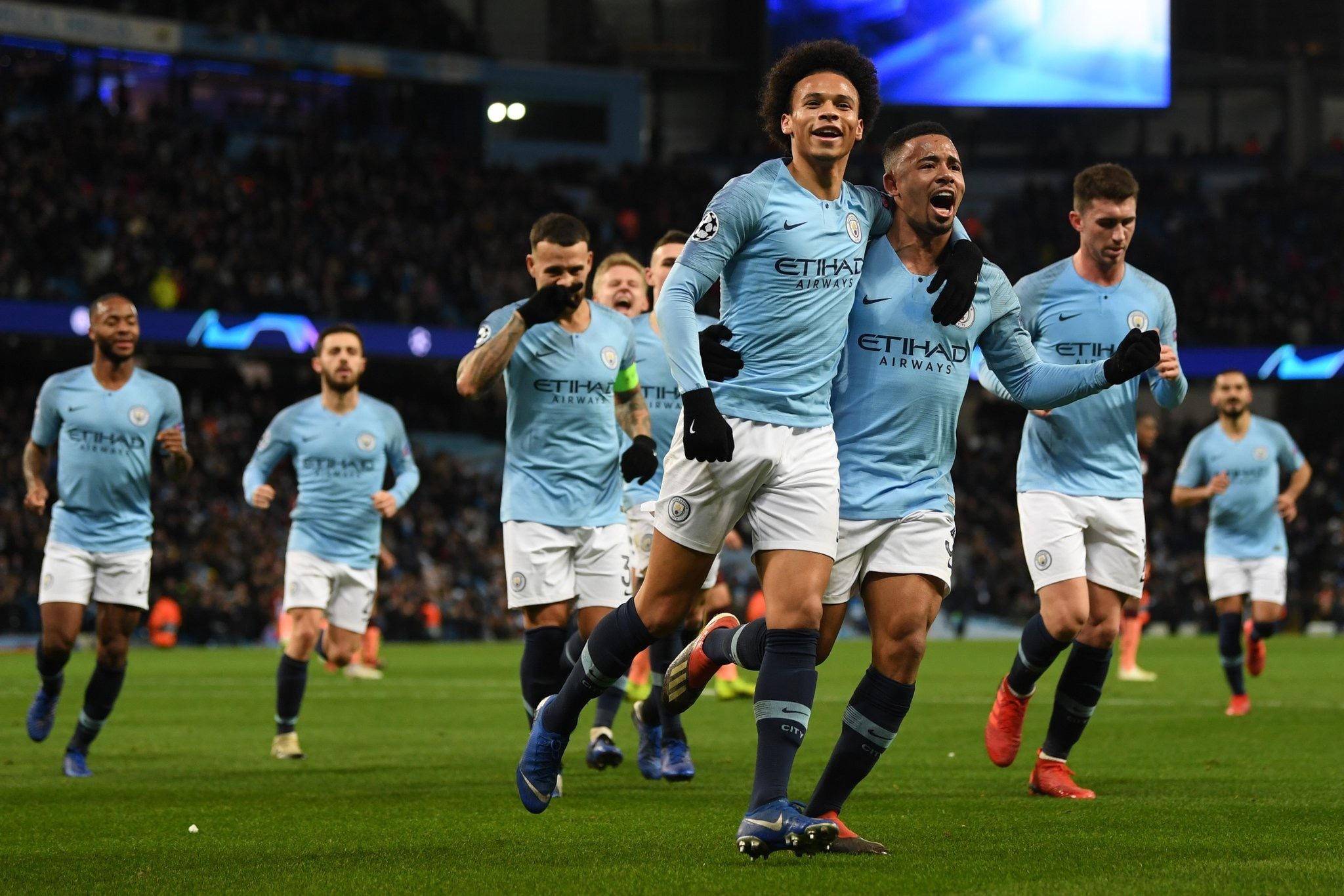 使得她在与 使得她在与